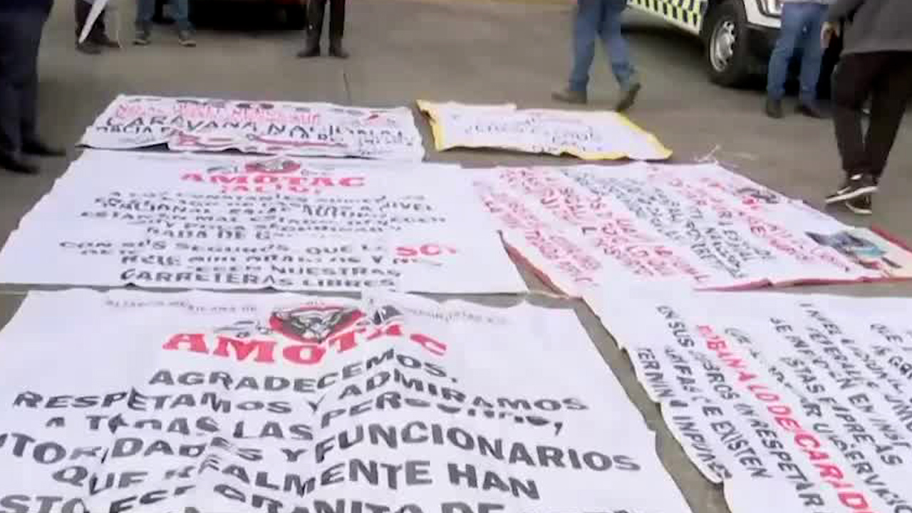 Con al menos 30 tráileres, transportistas se agrupan en Parque Montenegro, Jalisco