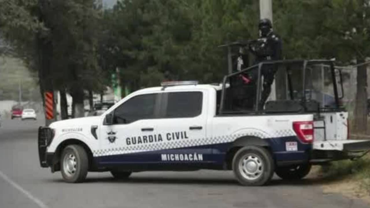 Liberan a 3 personas secuestradas en Michoacán tras enfrentamiento armado