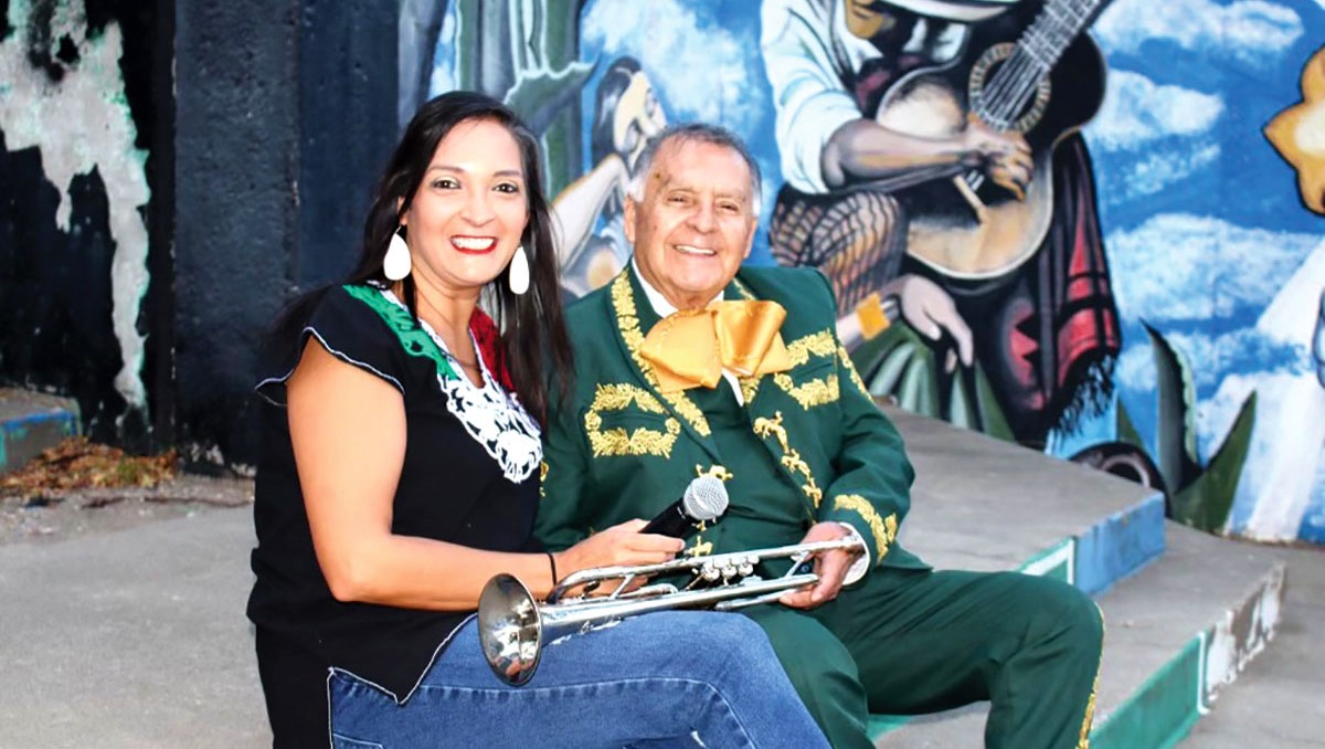 Lisa López Galván y su papá. | Facebook Kansas City Hispanic News