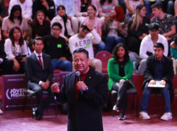 El mandatario garantizó la defensa de los derechos de agua potable para la población de Hidalgo, antes de dirigirla para uso de otras entidades.