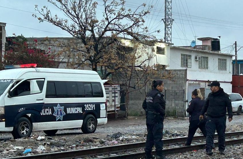 La mujer de 21 años de edad quedó tendida en la terracería sin poder moverse. | Especial