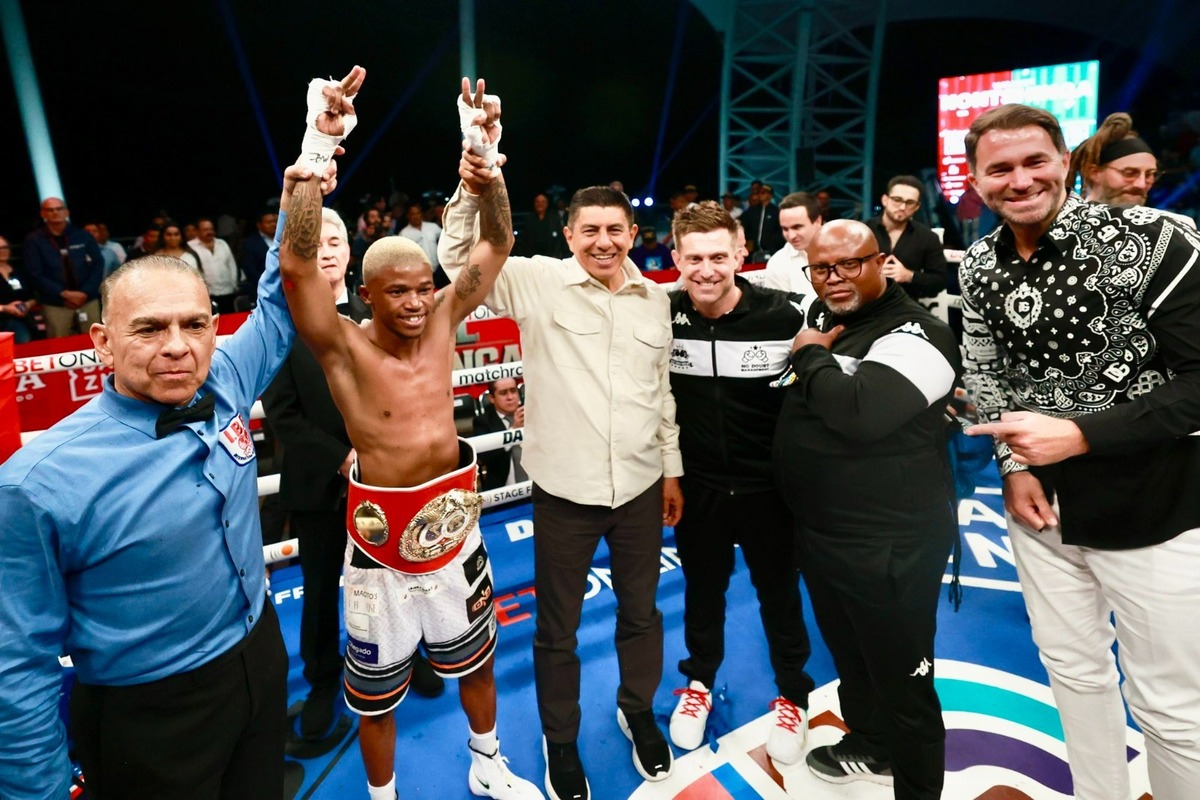 Sivenathi Nontshinga vence al mexicano Adrian "Gatito" y recupera título de Peso Minimosca.