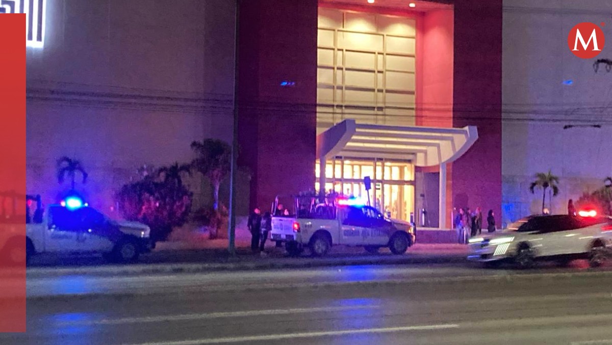 Detienen a  3 hombres en tienda departamental