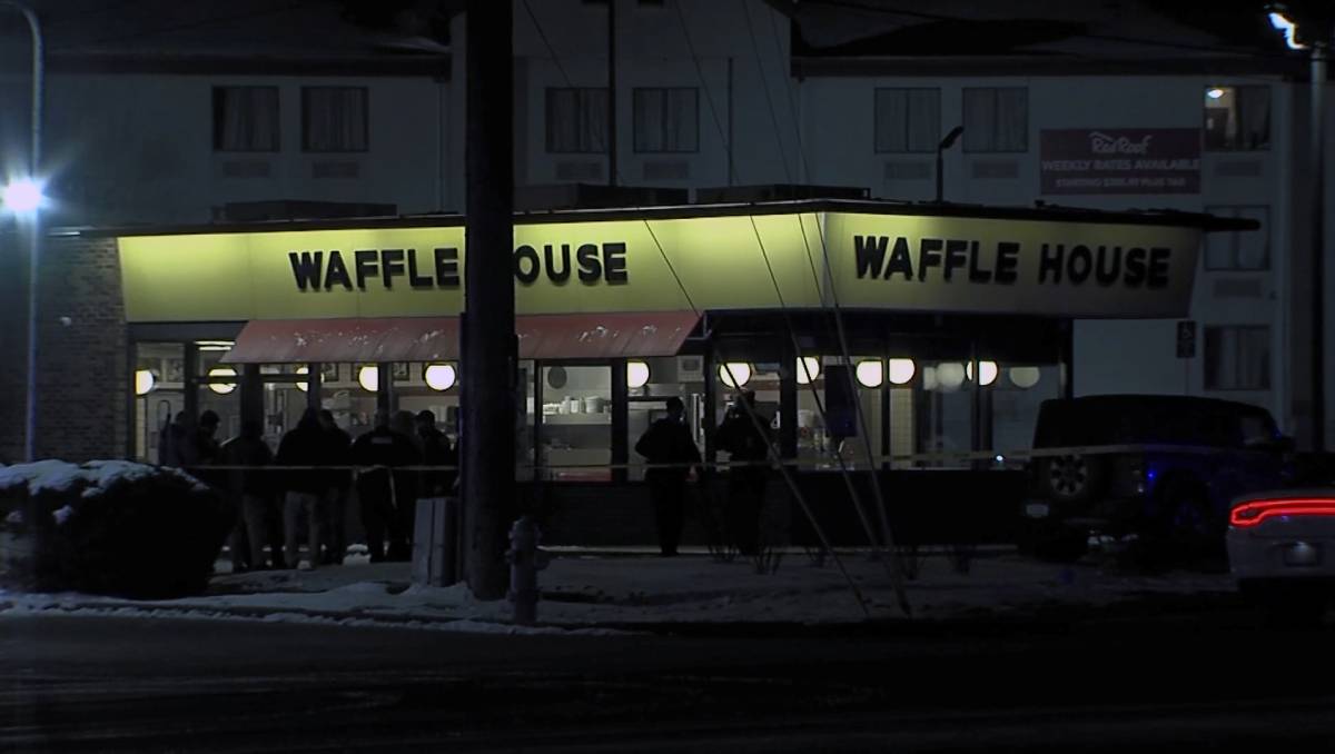 La compañía Waffle House desvió todas las preguntas hacia la autoridad | AP