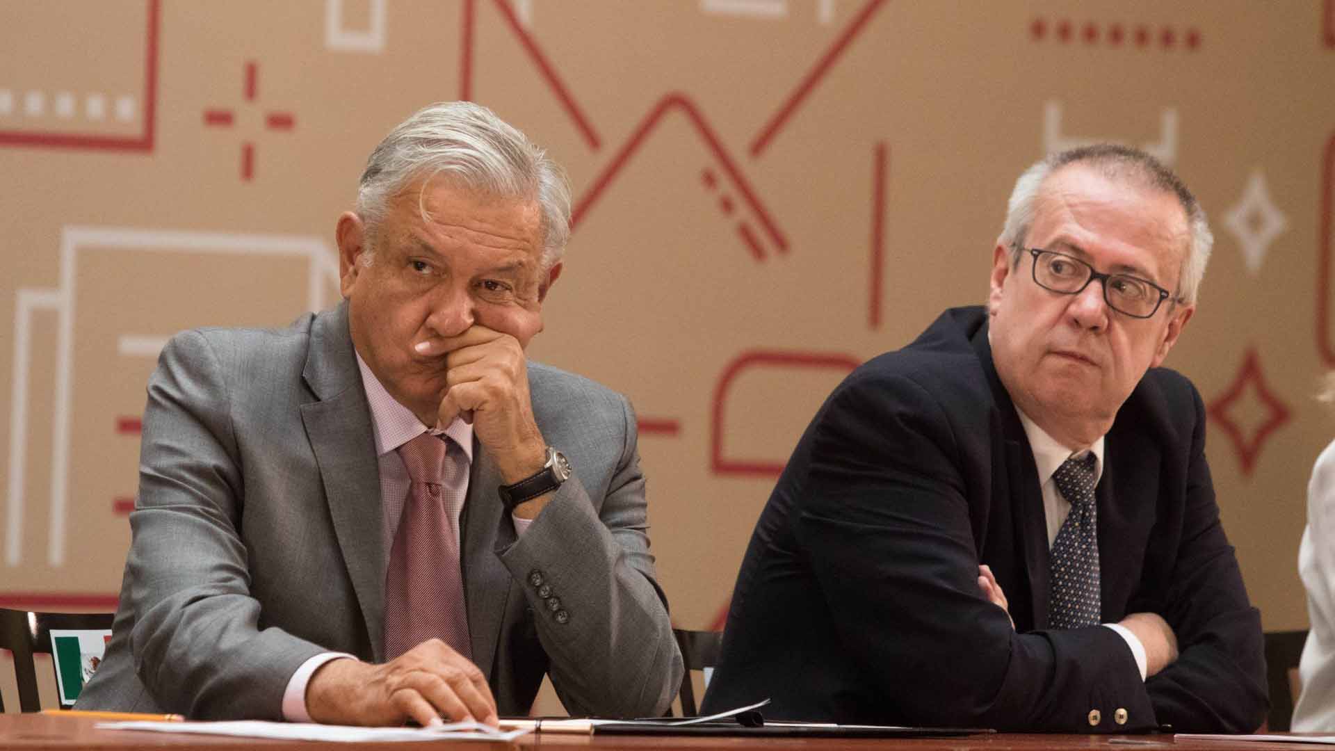 AMLO lamenta la muerte de Carlos Urzúa; "parece ser un  accidente"