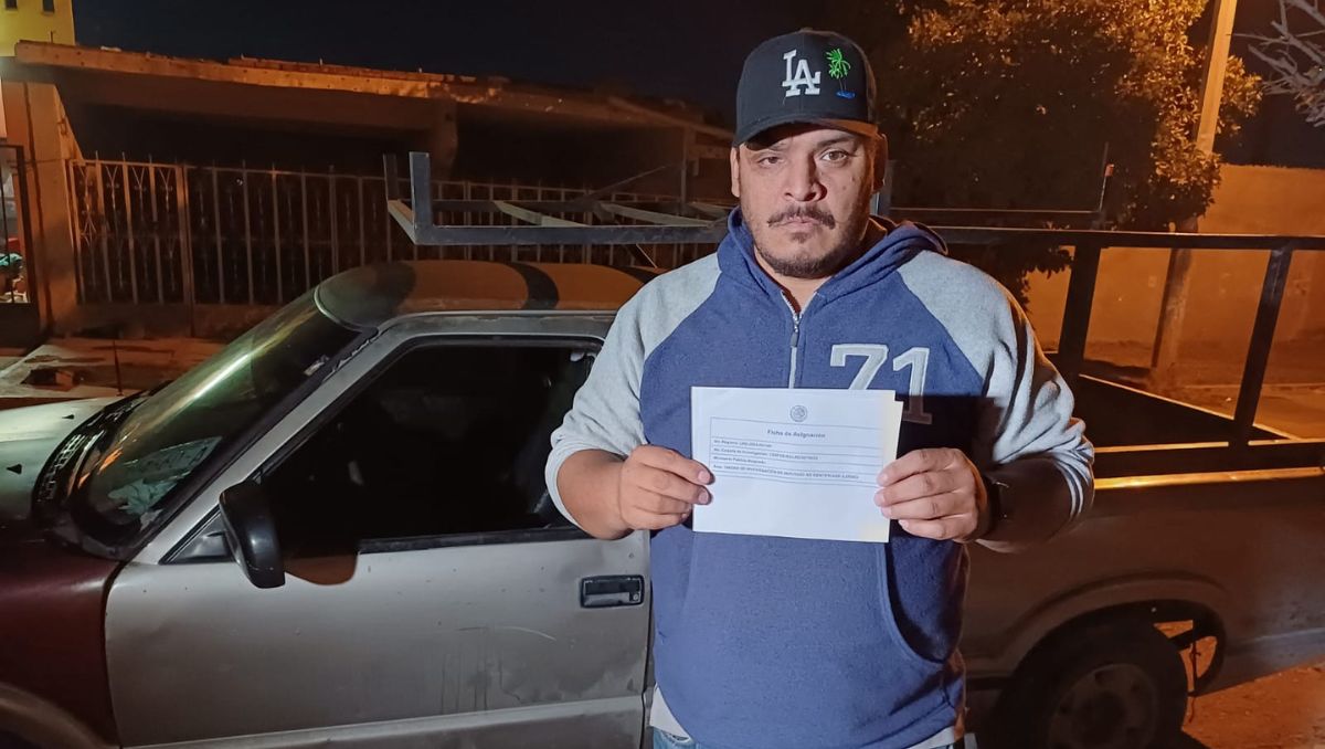 Job es sordomudo y padre soltero.