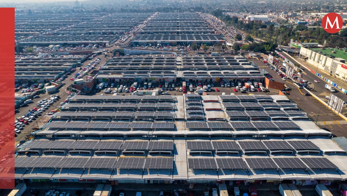 Manuel Bartlett, director de la CFE, celebró la nueva planta solar. | Especial