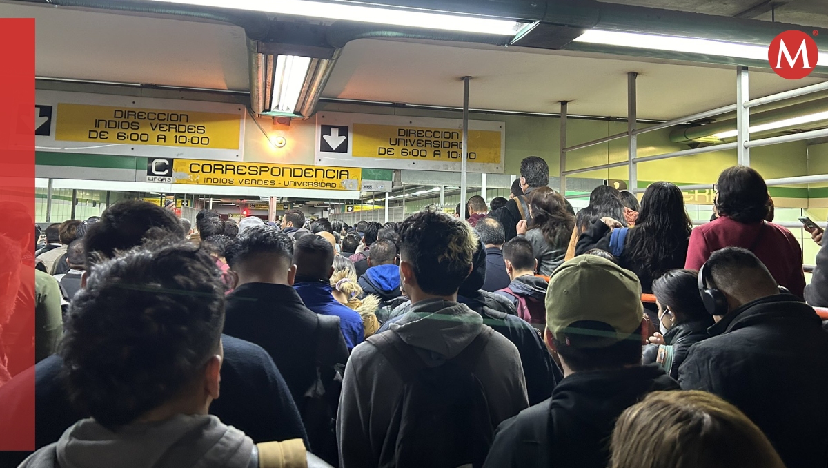 Algunos reportaron problemas para acceder a los andenes de abordaje por la saturación. | Foto: @reyes_ilse vía IG.
