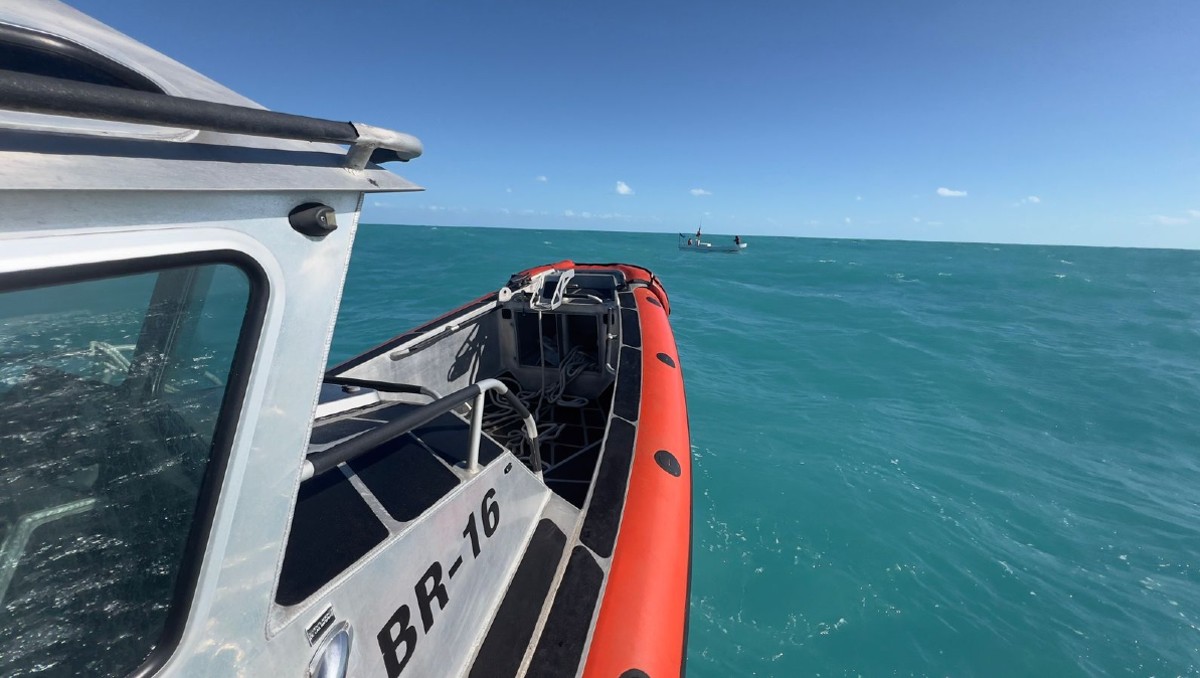 Rescatan a pescadores varados en el mar Esmeralda de Yucatán | Especial