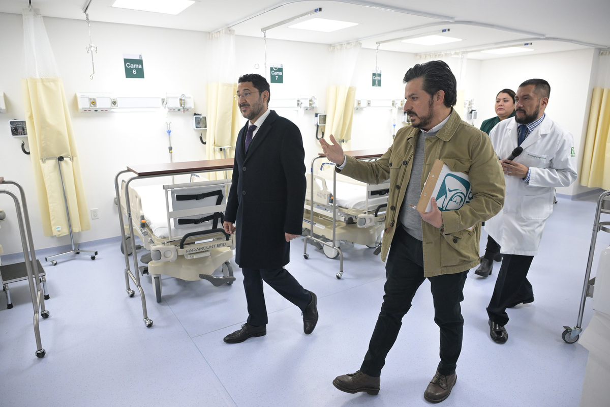 Zoé Robledo y Martí Batres en inauguración den IMSS | Especial