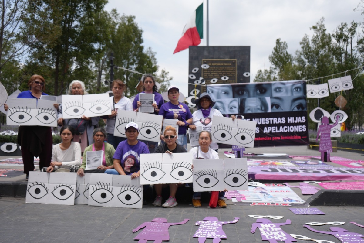 Familiares de víctimas de feminicidios