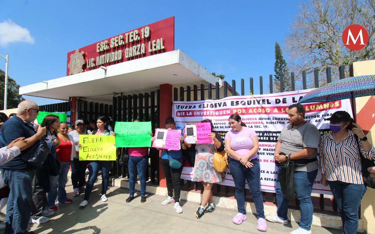 Realizan protesta contra orientadora de secundaria en Ciudad Madero