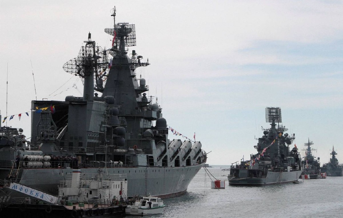 Buques de guerra rusos en el Mar Negro (Reuters)
