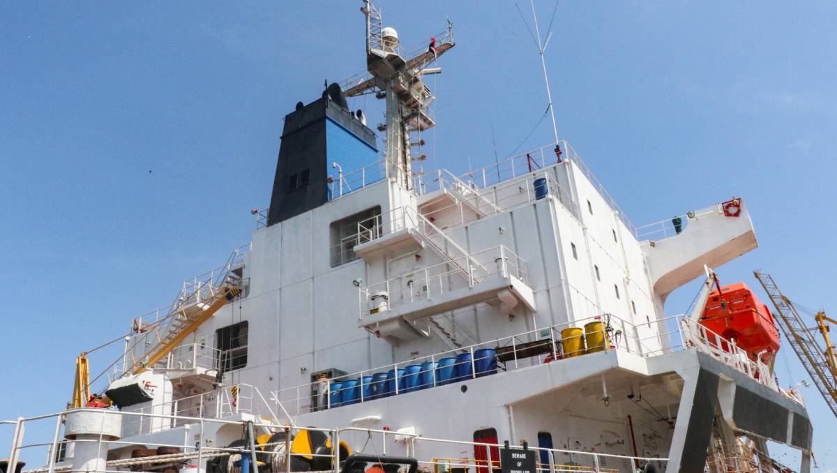 Los hutíes atacaron tres barcos en la semana, el Sea Champion incluido | Reuters