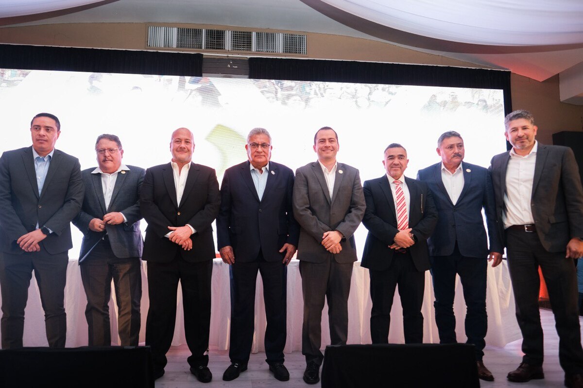 Rinde Ilich primer informe al frente de SNTE (Cortesía)