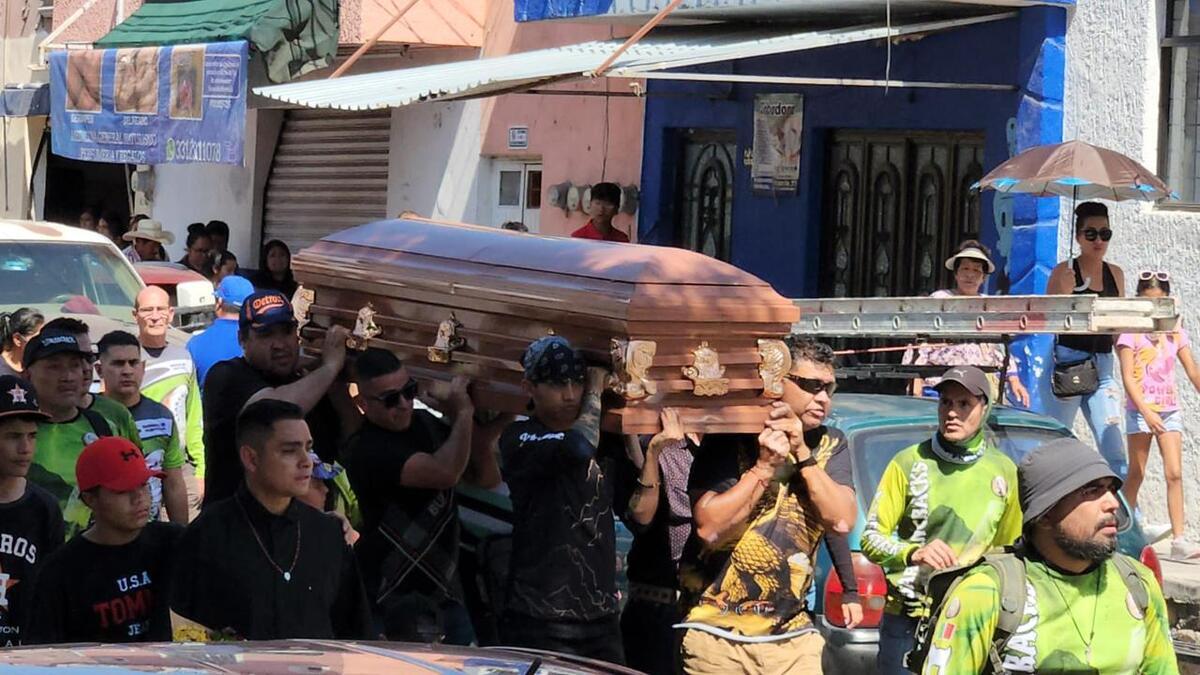 Brindan misa a Luis, el guía alpinista que murió en el Pico de Orizaba, en Tlaquepaque (Pablo Núñez)