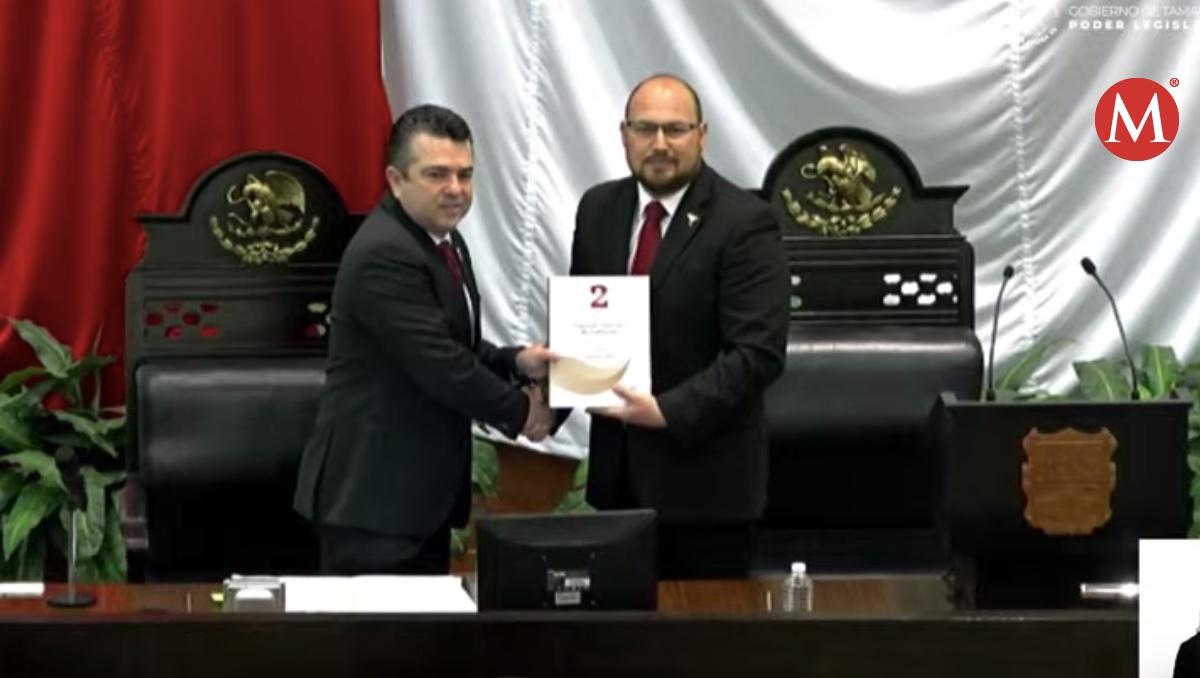 Héctor Villegas entrega informe al Congreso de Tamaulipas.