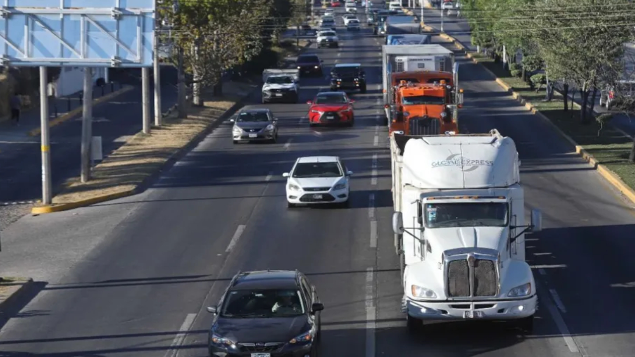 Empresas pierden 19 mdp al día por robo a transporte de carga