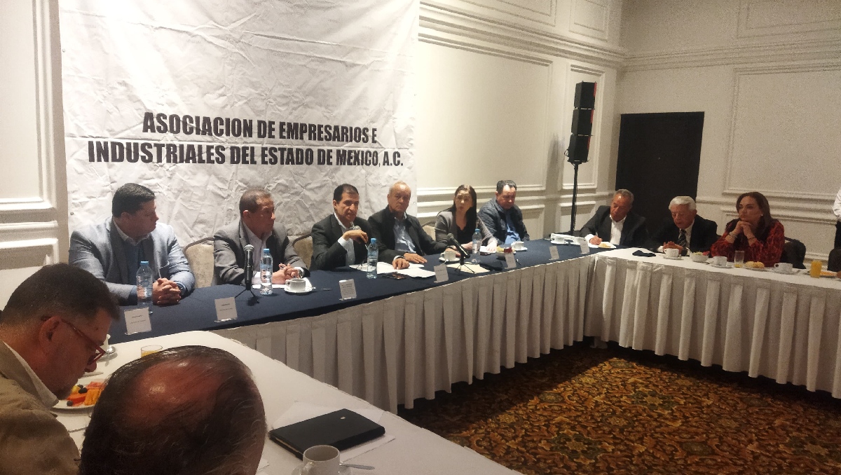 Alcalde de Toluca, Juan Maccise Naime, en la reunión de Asociación de Empresarios e Industriales del Estado de México. Foto: (Alondra Ávila)
