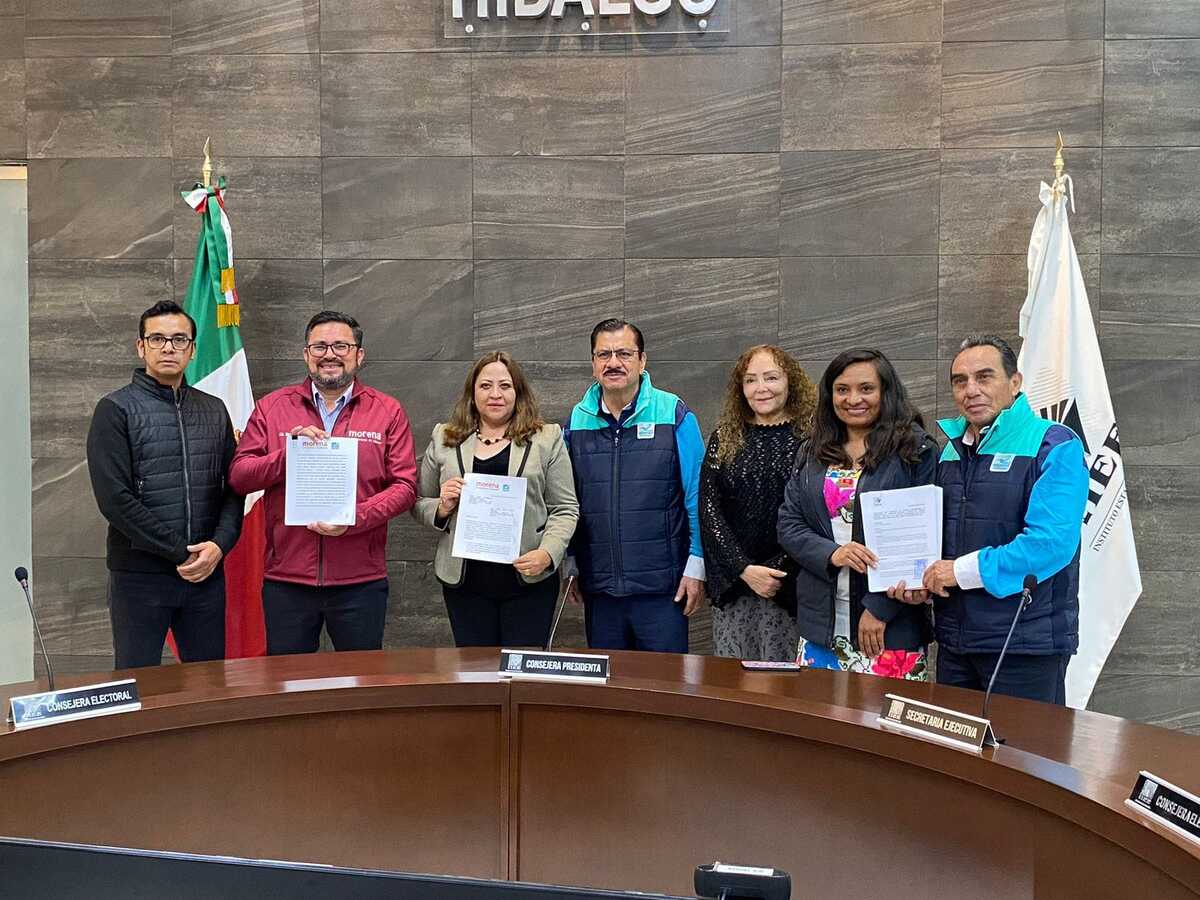 Las dirigencias de Morena y Nueva Alianza Hidalgo en el IEEH. (Cortesía)