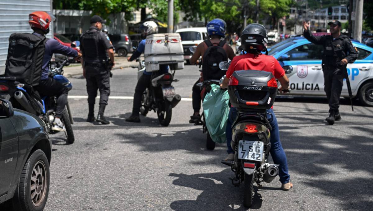 La policía brasileña buscaba capturar a miembros de la banda Comando Vermelho | AFP