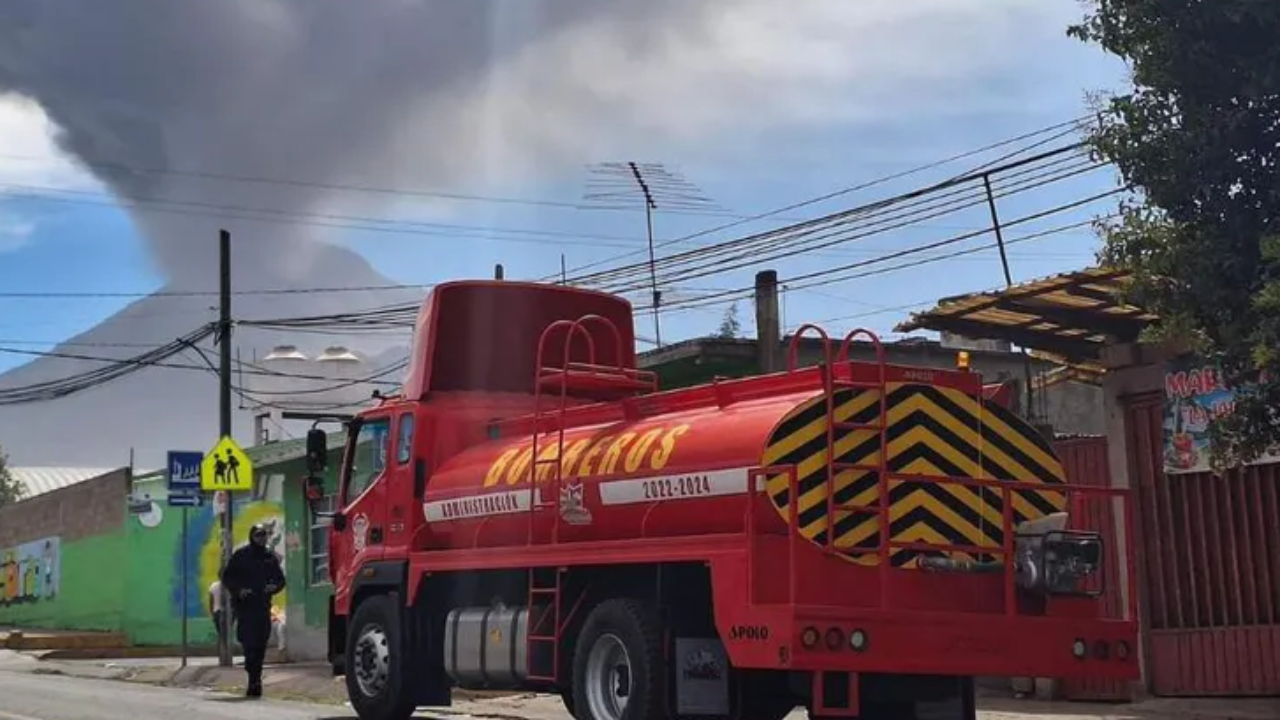 Suspende actividades al aire libre por caída de ceniza en Amecameca