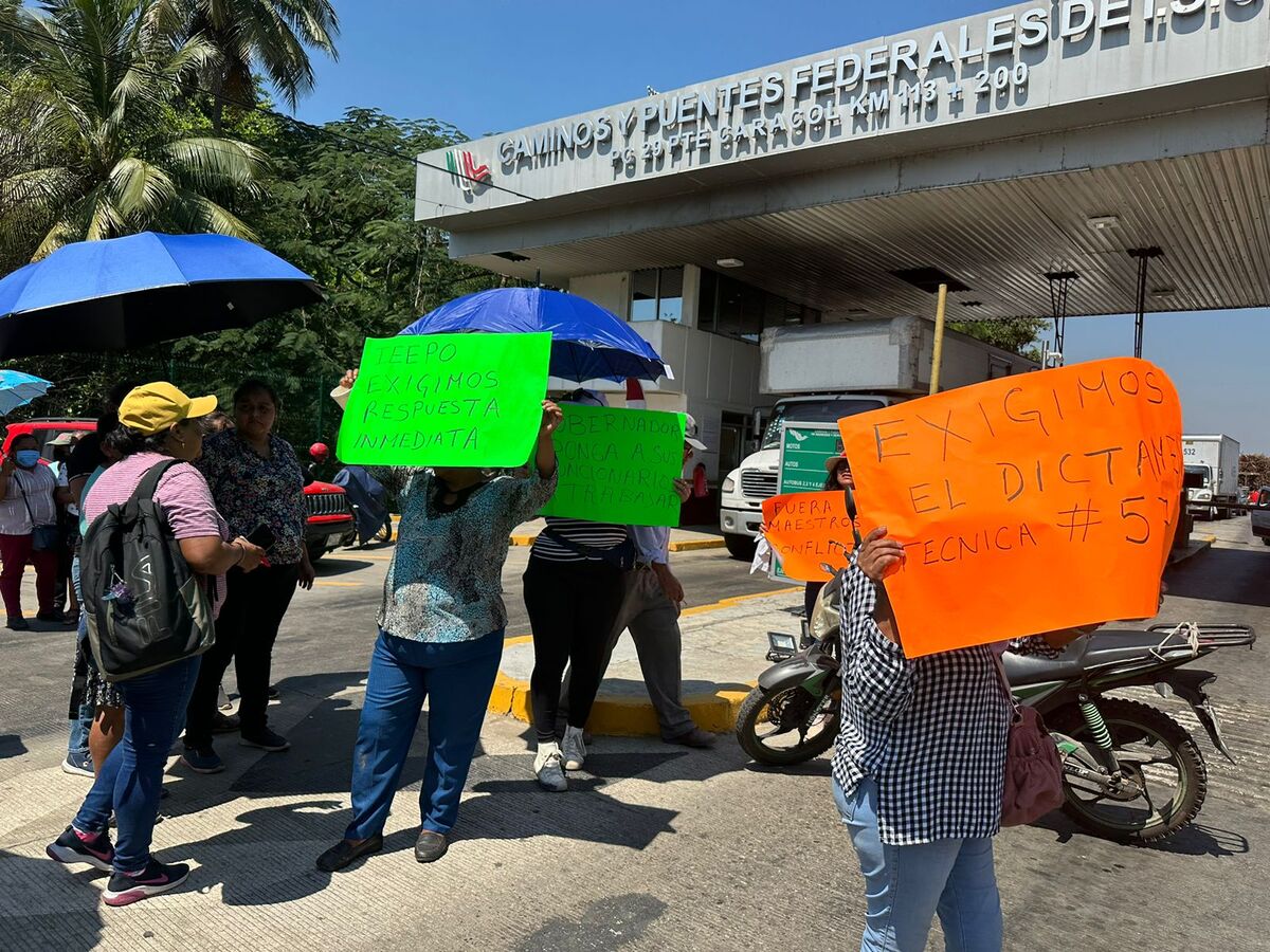 Bloqueo en Tuxtepec, padres demandan acción ante conflicto escolar | Carlos Abad