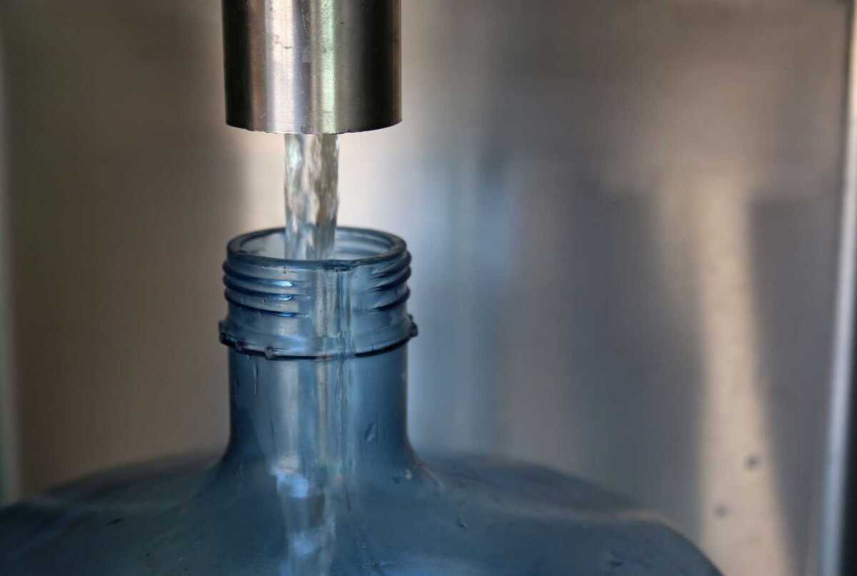 Expendedores de agua en Torreón. (Archivo)