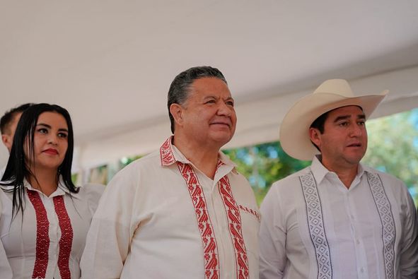 Julio Menchaca entregó infraestructura, programas y estímulos económicos.