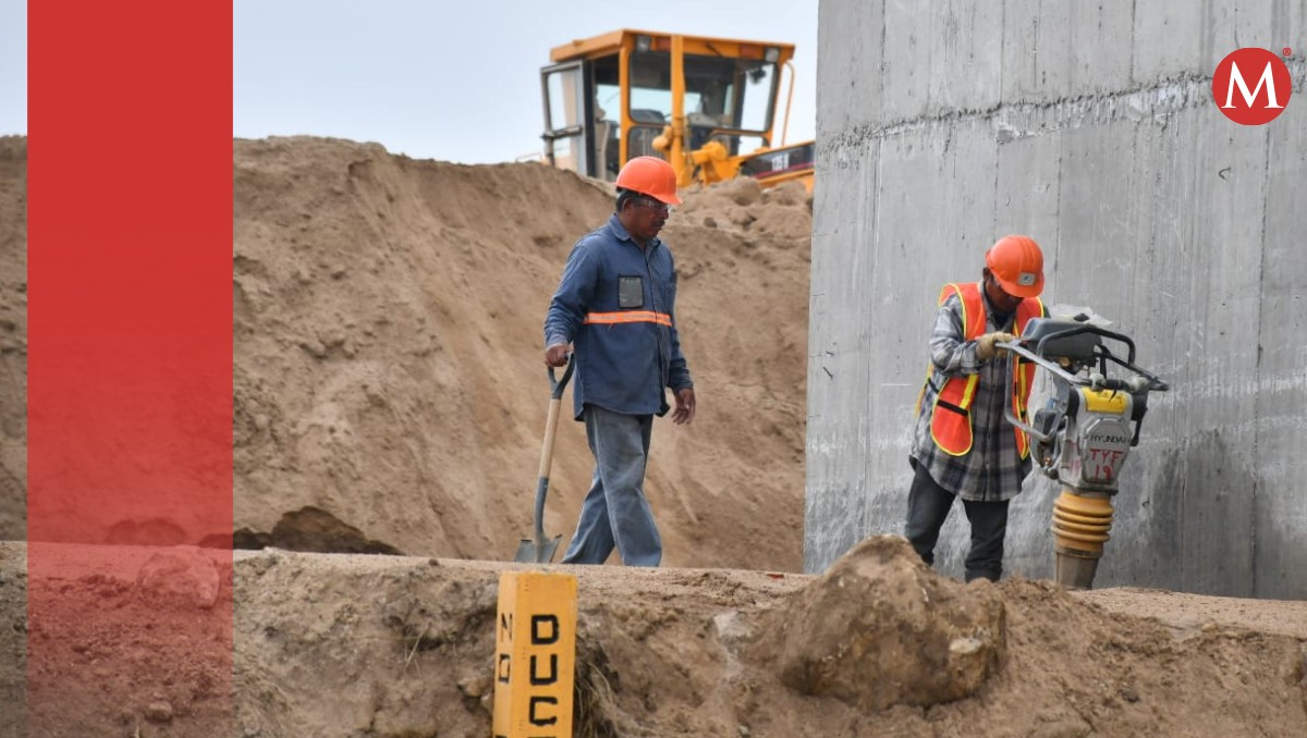 Obreros del sector construcción en proyectos de infraestructura en Tamaulipas.