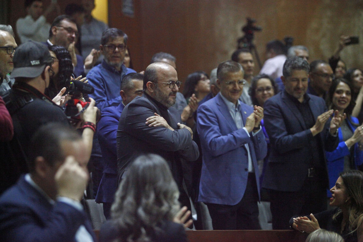 El rector y ex rectores de la UdeG celebraron la aprobación. (Fernando Carranza)