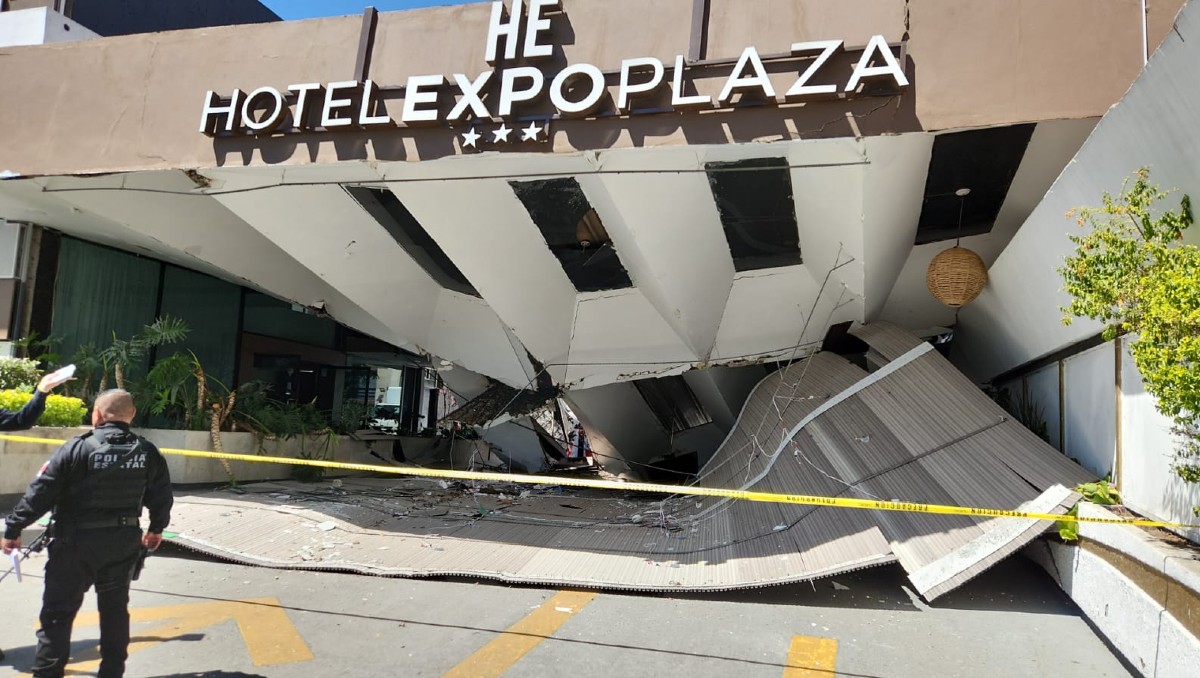 Cae parte del techo en hotel ubicado en Zapopan, Jalisco (Juan Carlos Munguía)