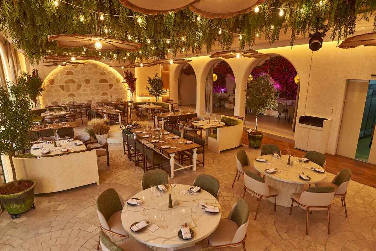 Arquitectura de restaurant Mentor de Hotel St. Regis. / Especial