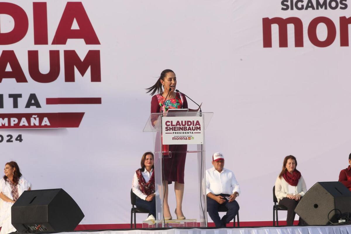 Claudia Sheinbaum frente al templete en el Zócalo/ Fotos de Jorge Carballo