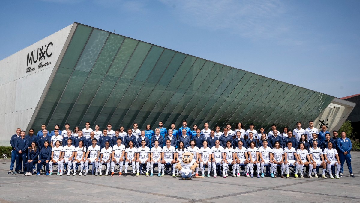 Pumas se tomó su foto oficial a las afueras del MUAC (X @Pumas)
