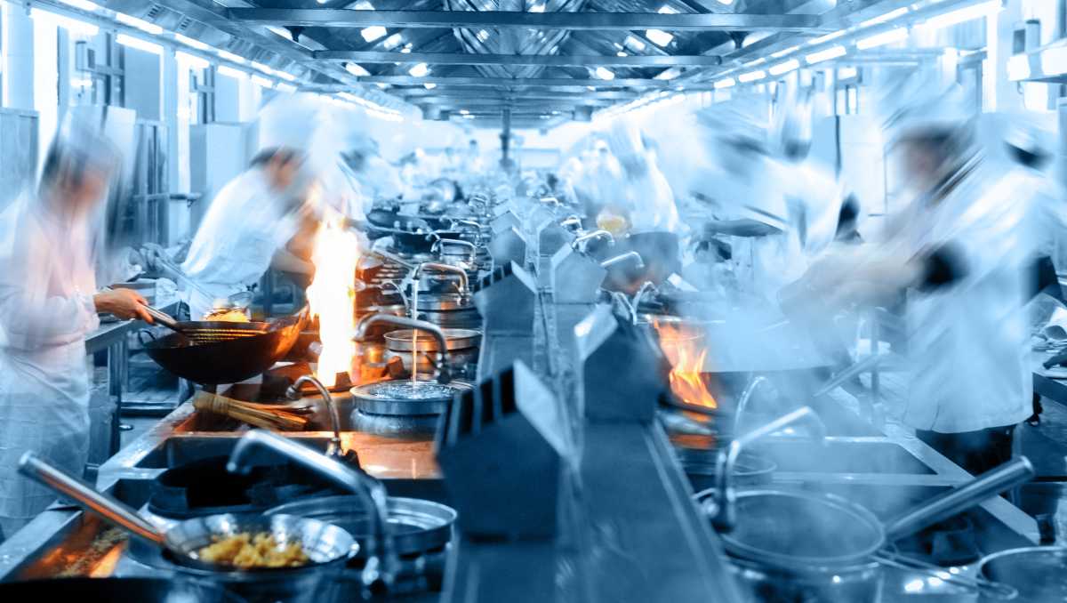 Esta situación también le cuesta a las empresas en promedio el salario de seis meses de un trabajador para reponer a un cocinero. | Especial