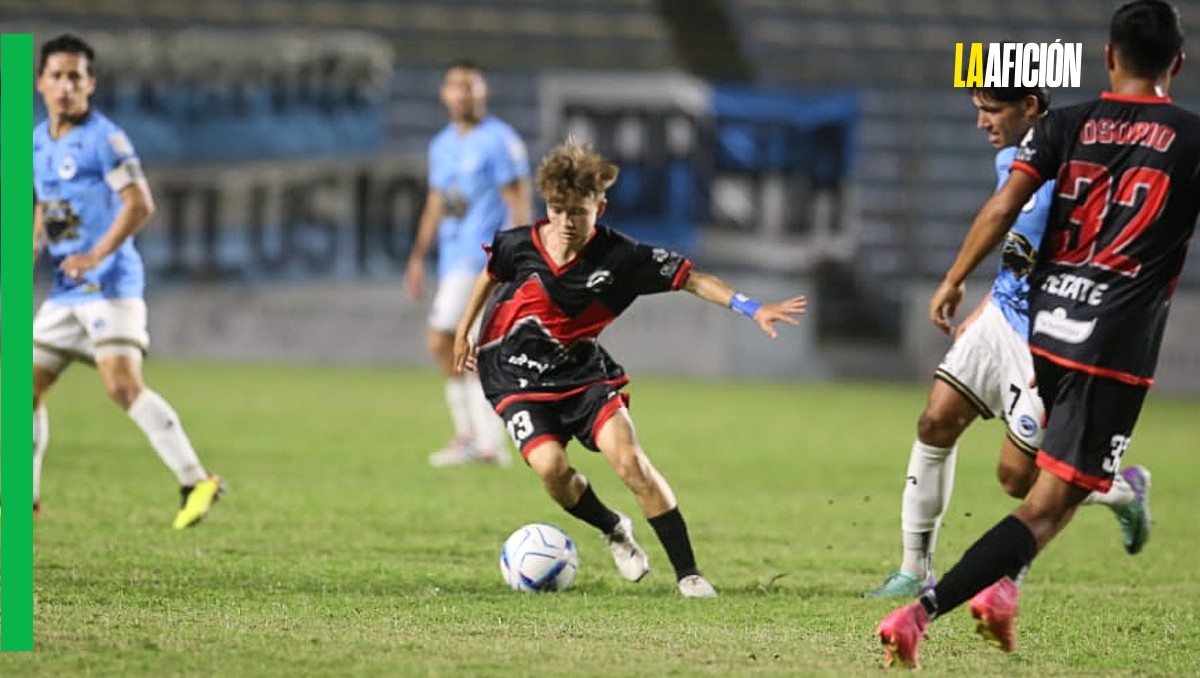 Miguel Martínez, jugador de Montañeses FC con solo 16 años. | Foto: Yazmín Sánchez