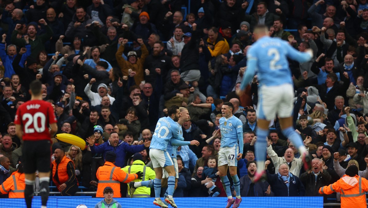 Manchester City remonta y vence al Manchester United en Premier League (Reuters)