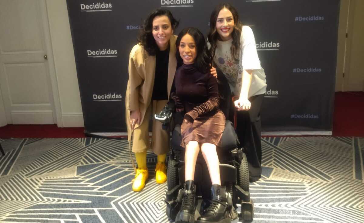 Bárbara (a la izquierda )     Zuria Vega (a la derecha) en el evento Decididas / Adriana Jiménez