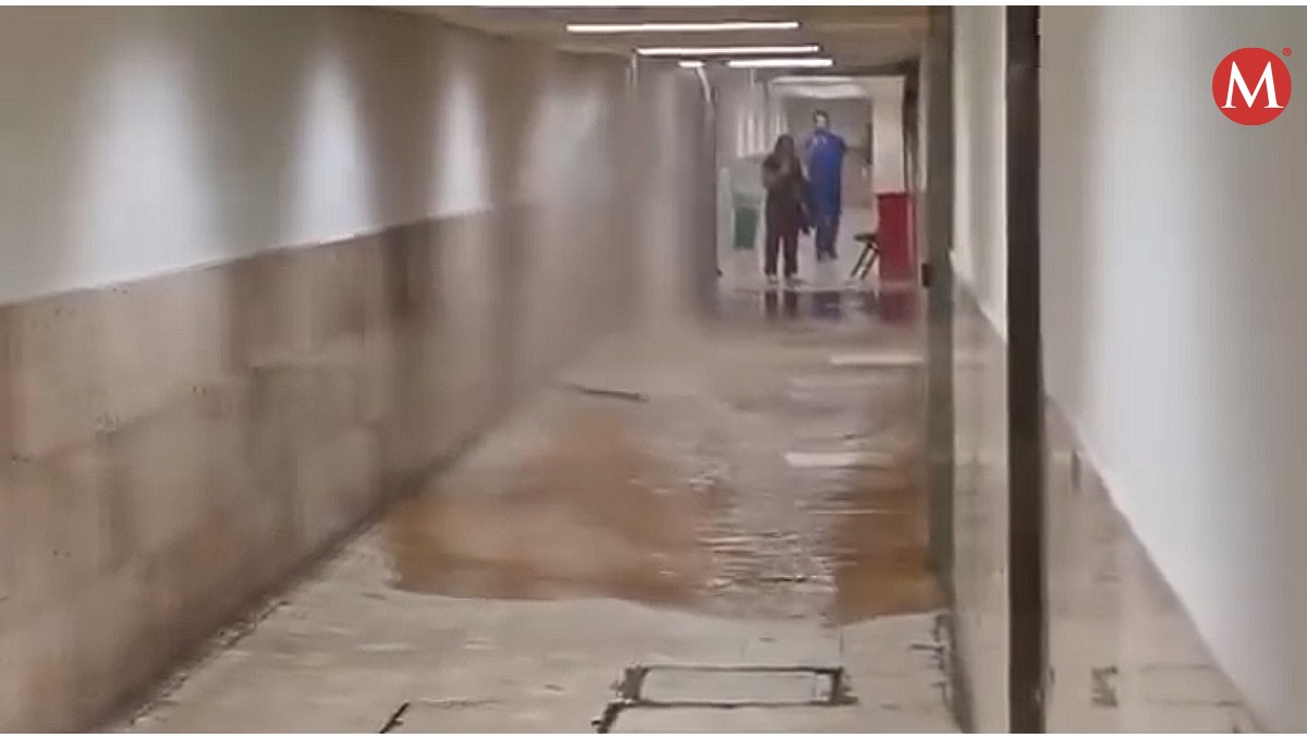 Colapsa techo del pasillo en hospital de Ciudad Madero