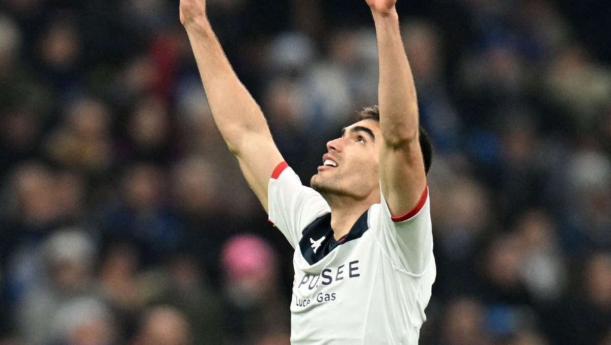 Johan Vásquez se luce con golazo ante el Inter de Milán en la Serie A (Reuters)