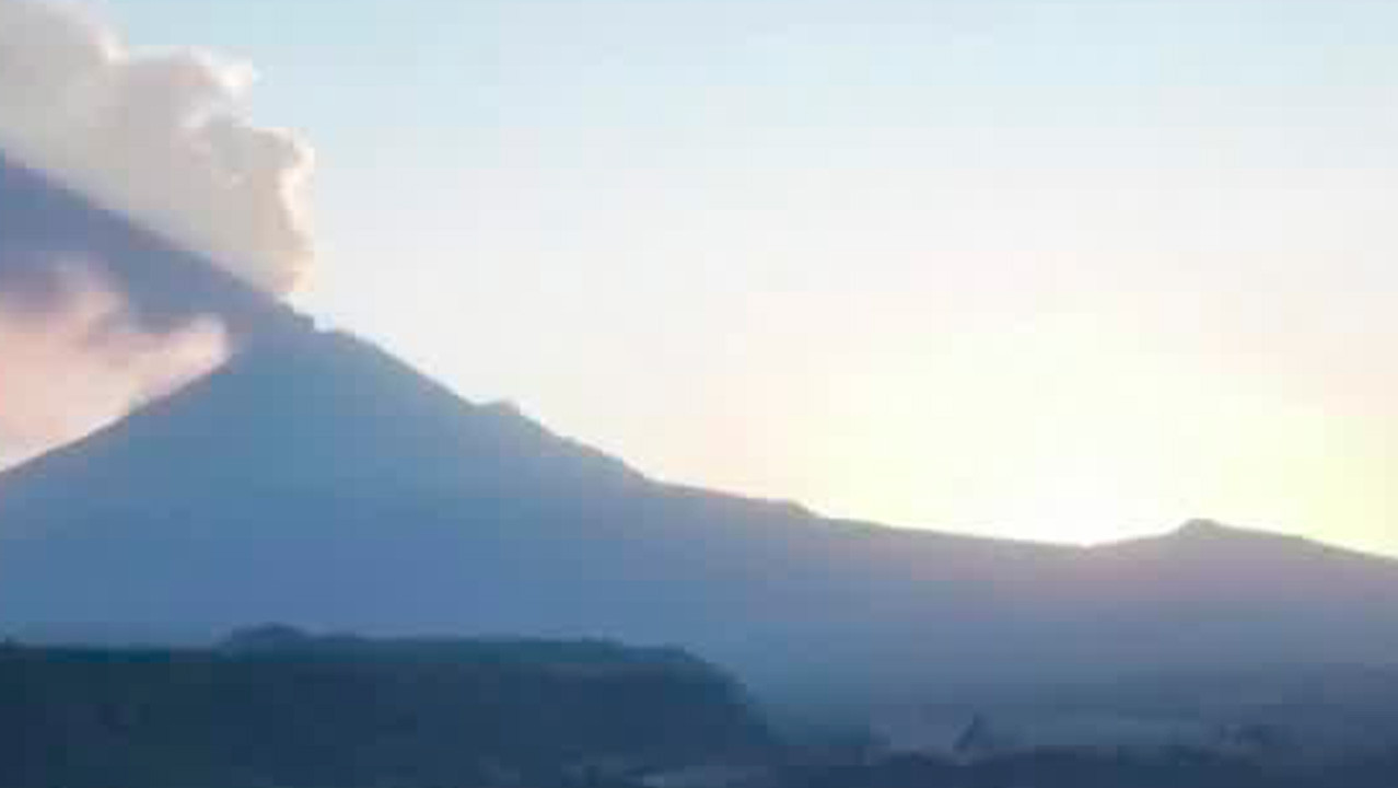 Recomendaciones a la ciudadanía por caída de ceniza del volcán Popocatépetl en Puebla