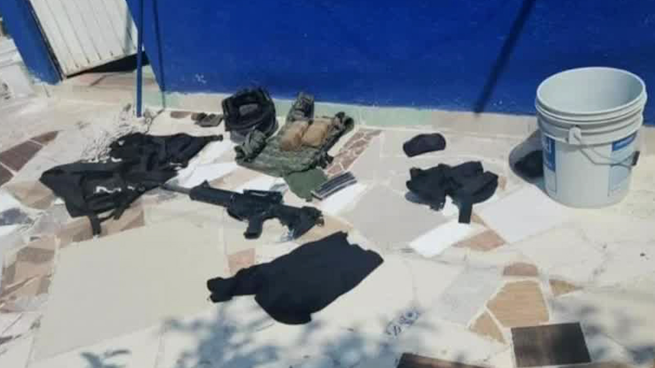 Aseguran droga y armas durante cateo en Manzanillo, Colima