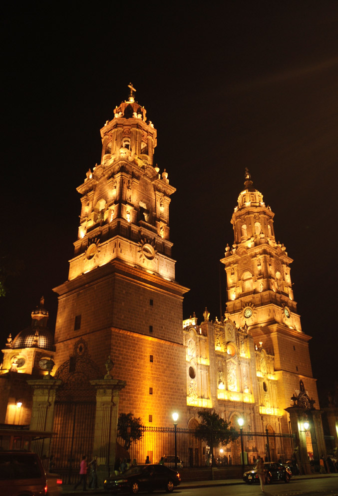 La catedral de Morelia nos lleva por siglos de historia de México con tan solo verla (Salatiel Barragán)