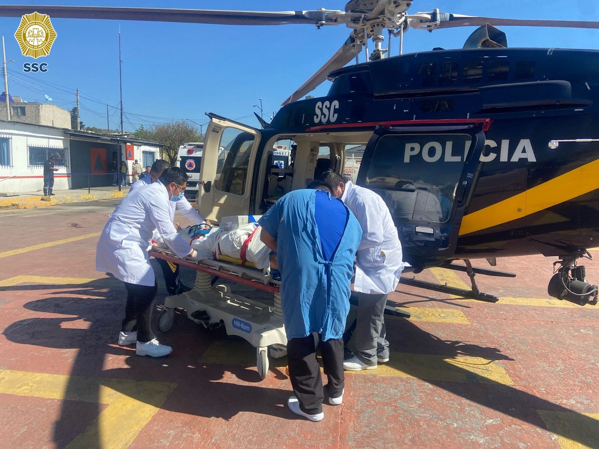 Cóndores trasladan a dos mujeres a hospital de la alcaldía Benito Juárez.
