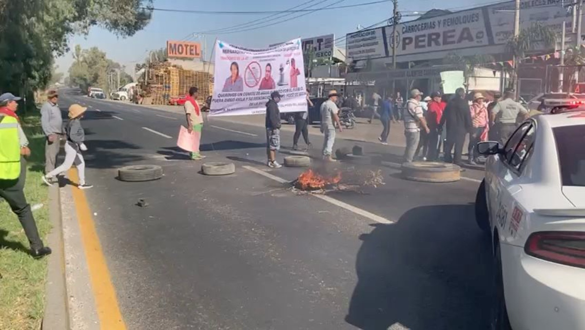 Manifestantes de Atenco bloquean carretera México-Texcoco. Foto: (Juan Camacho)