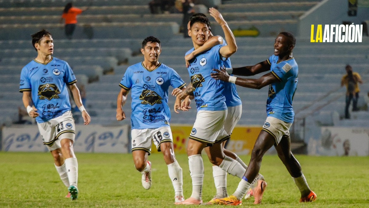Jugadores de la Jaiba Brava del Tampico-Madero.