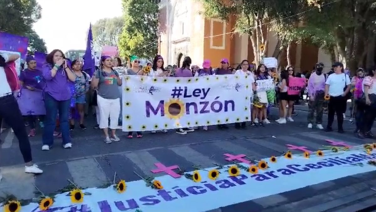 Exigen justicia para Cecilia Monzón durante marcha del 8M en Puebla  | Angélica Tenahua