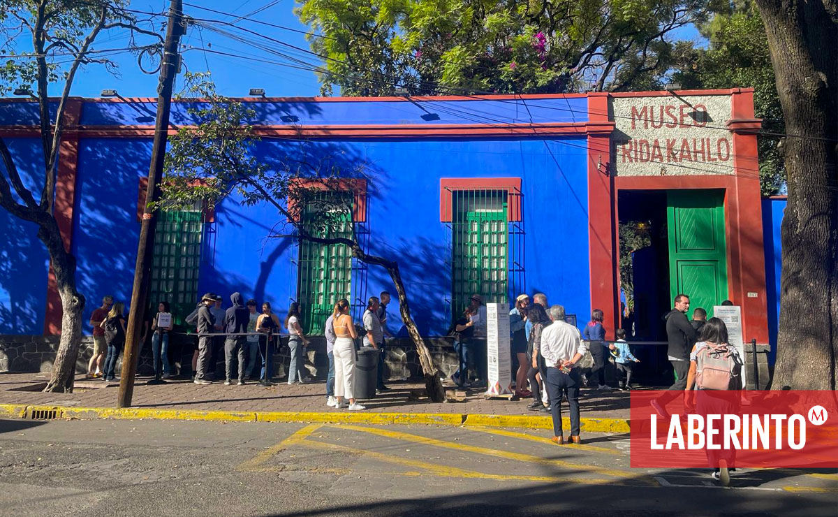 En la fila del Museo Frida Kahlo, una extranjera preguntó si Diego Rivera también era un artista famoso. (Foto: Liliana Chávez)