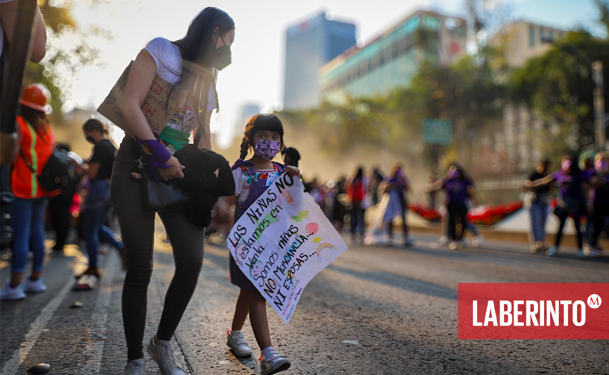 Madre e hija en una marcha feminista. (Foto: Naomi Antonio)